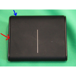 Ремонт фиксирующей защелки крышки батарейного отсека Microsoft Wedge Touch Mouse