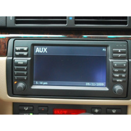 Установка BMW OEM Aux кабеля в 2003 году BMW 5 серии